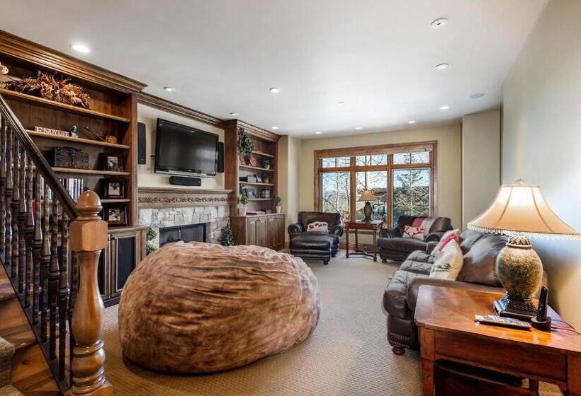 Vintage On The Strand By All Seasons Resort Lodging