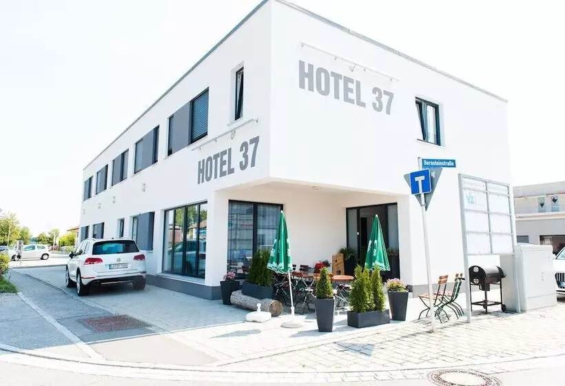Hotel 37