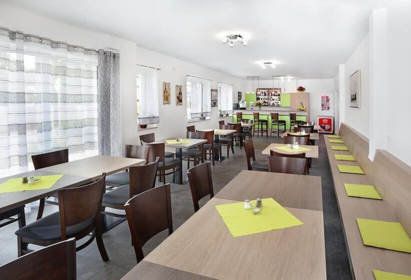 בית מלון כפרי 37