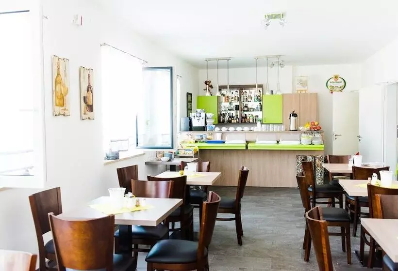 Hotel 37