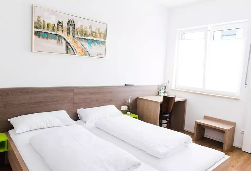 Hotel 37
