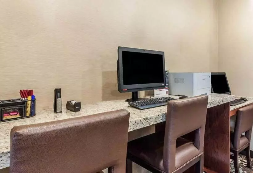هتل Comfort Suites University Brookings