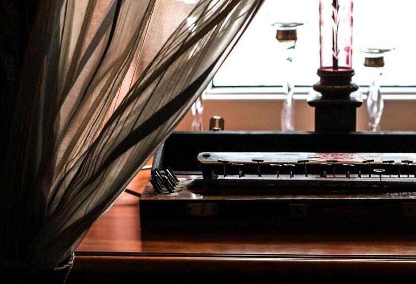 בית מלון כפרי Komoda Club Residence