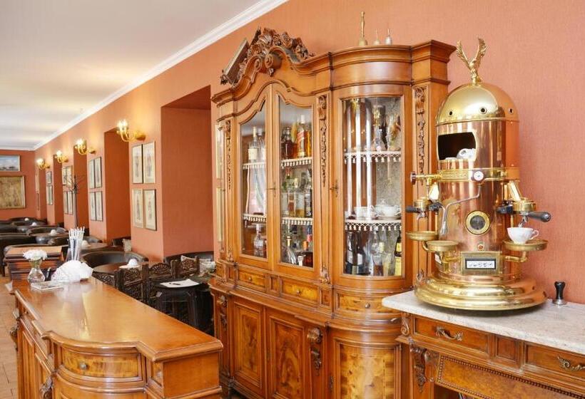 בית מלון כפרי Komoda Club Residence