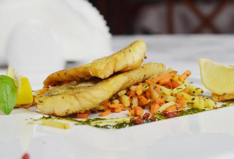 בית מלון כפרי Komoda Club Residence