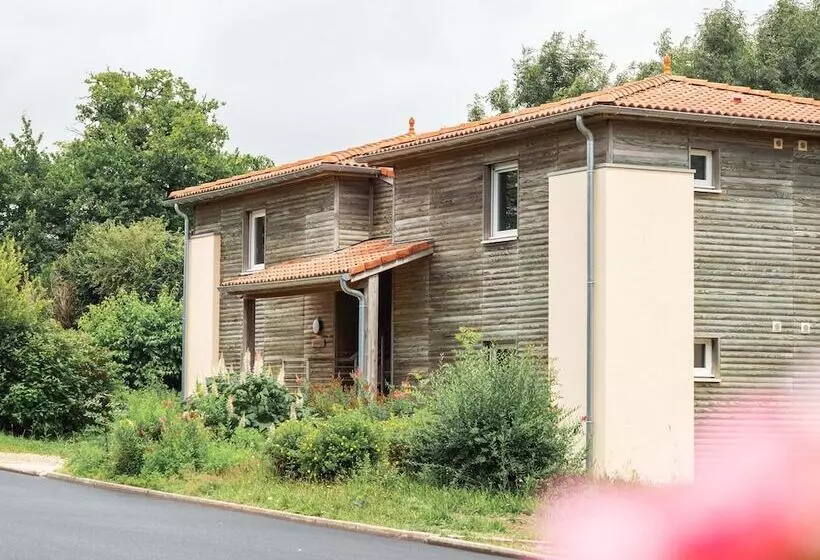 Hotelli Logis Hôtels Le Saint Pierre