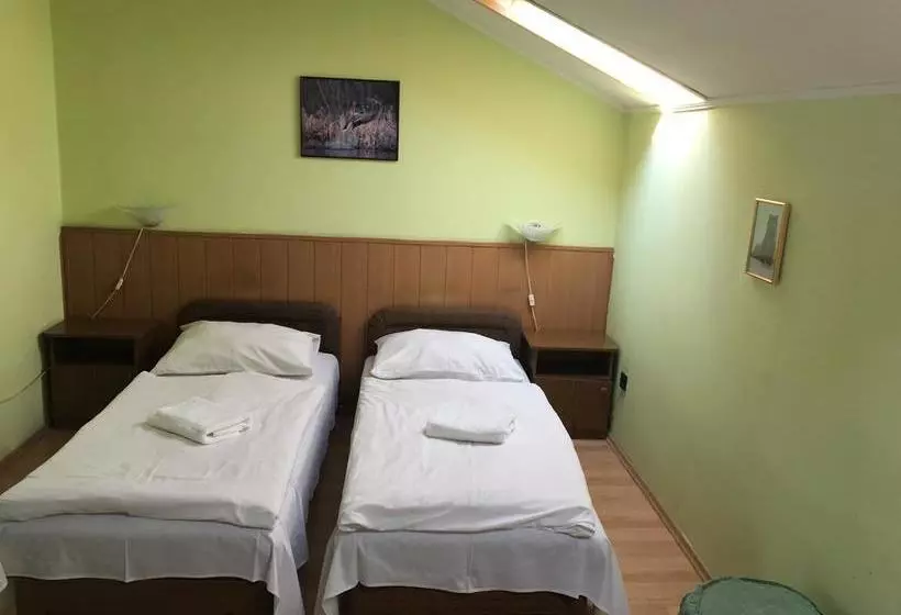 هتل Muskátli Panzió