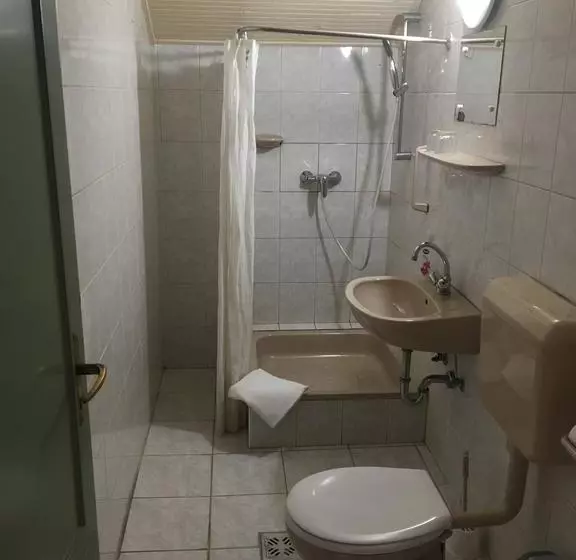 هتل Muskátli Panzió