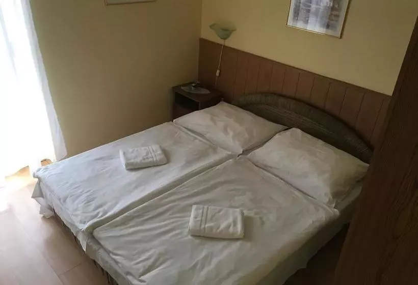 هتل Muskátli Panzió