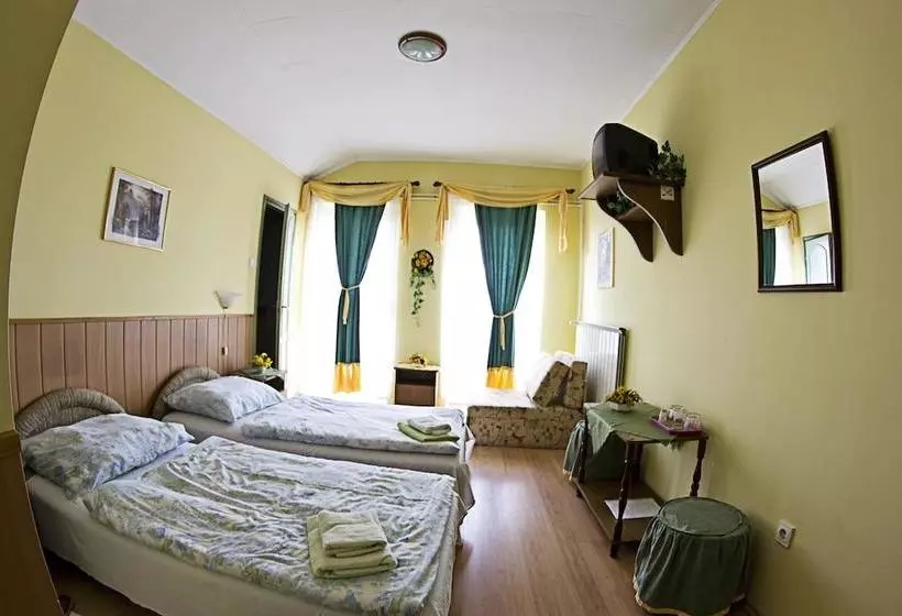 هتل Muskátli Panzió