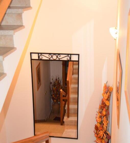 فندق Penzion Scarlet