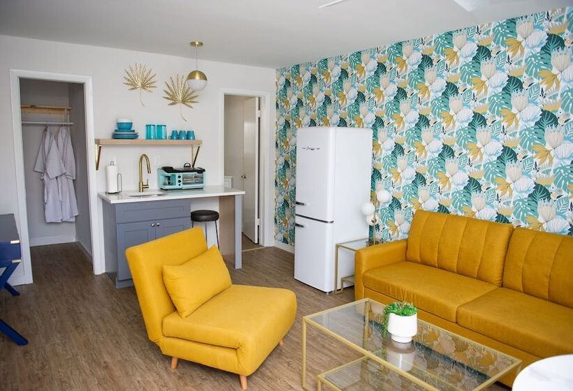 Отель Sunburst Inn