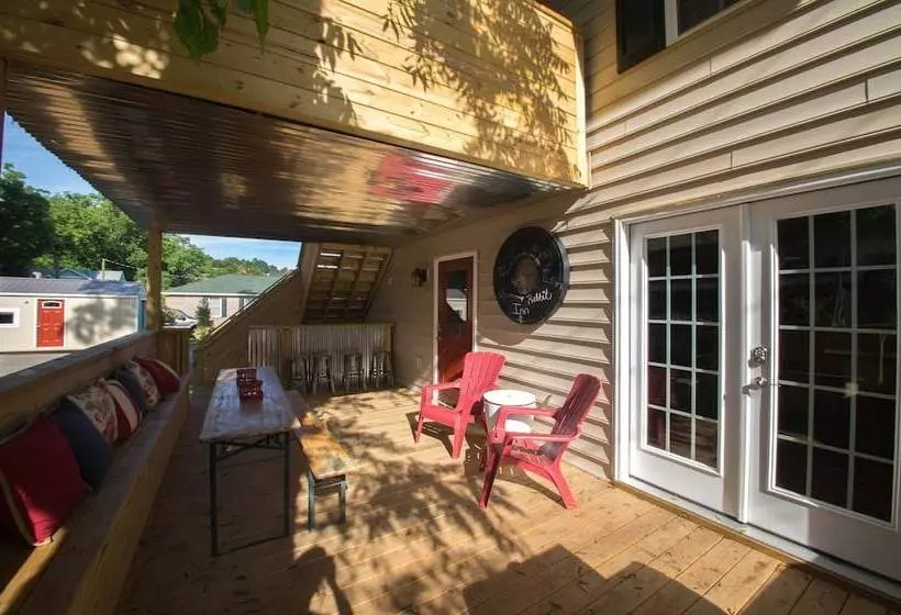 هتل Swamp Rabbit Inn