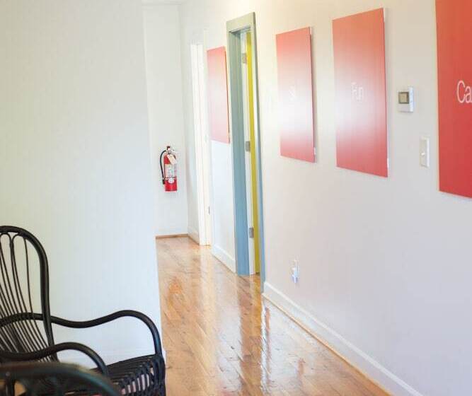 ホテル Swamp Rabbit Inn