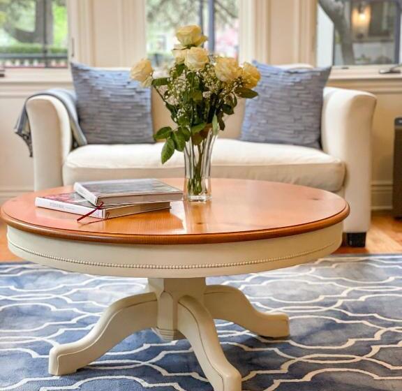 בית מלון כפרי The Grape Leaf Inn