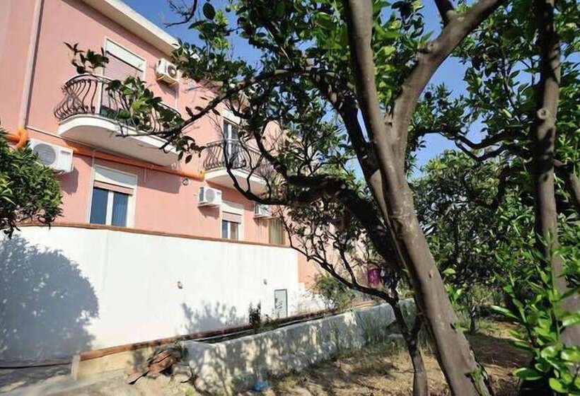 ペンション Guesthouse Villa Kaos