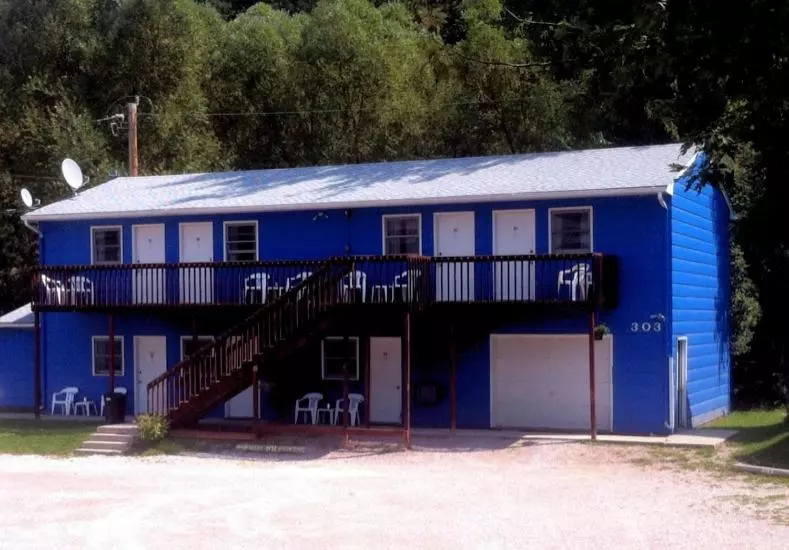 The Brookside Motel / Mt. Rushmore