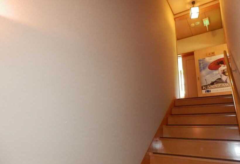 Yuwaku Guesthouse   Hostel