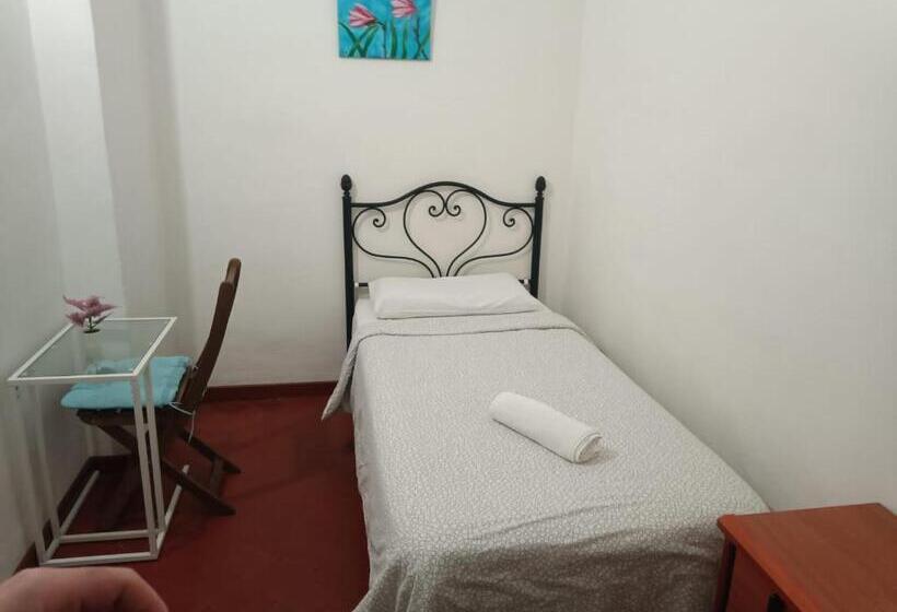 Общежитие Rubi´s Abode Bcn