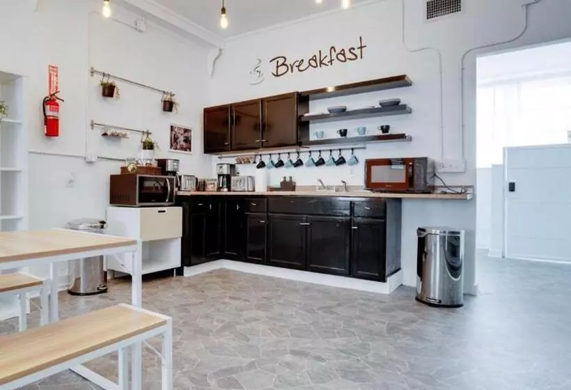 هاستل Miami On A Budget   Free Coffee  Female Dorms   Men Dorms Under New Management