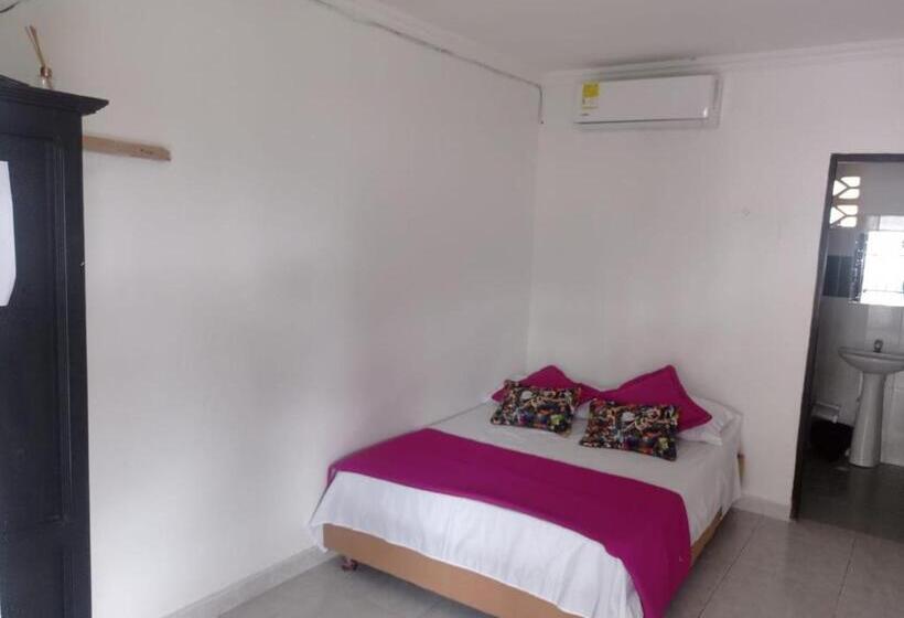 هتل Los Tambos Del Caribe Beach