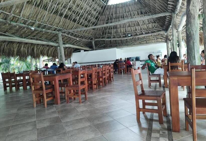 هتل Los Tambos Del Caribe Beach