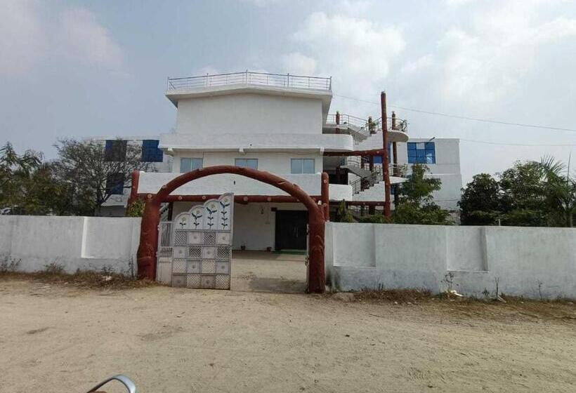 فندق Oyo Heera Palace