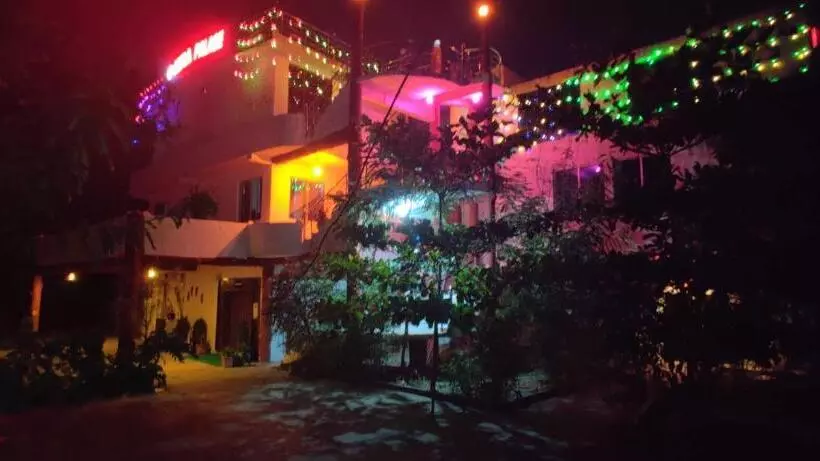 ホテル Oyo Heera Palace