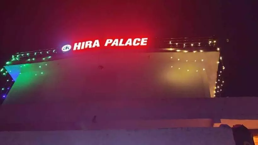 ホテル Oyo Heera Palace