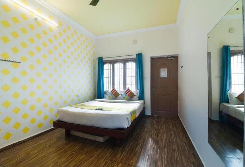 Отель Silver Breeze Residency