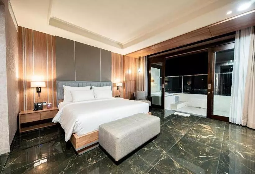 Hotelli Taman Prakerti Bhuana