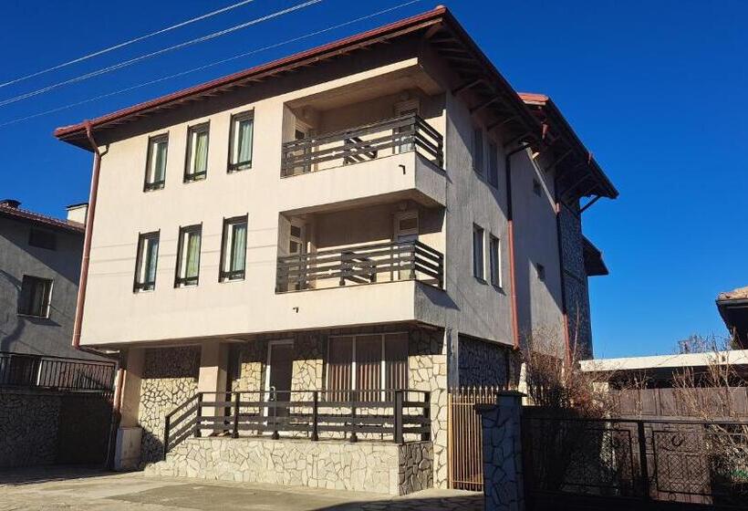 Pension (Hôtel basse catégorie) къща за гости Real