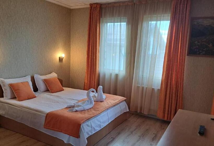 Pension (Hôtel basse catégorie) къща за гости Real