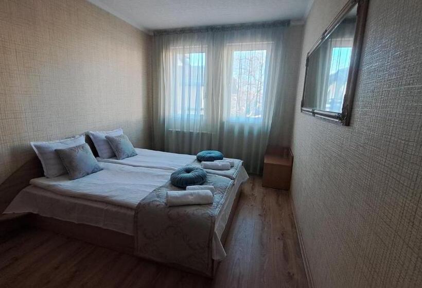 Pension (Hôtel basse catégorie) къща за гости Real
