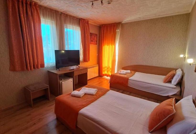 Pension (Hôtel basse catégorie) къща за гости Real