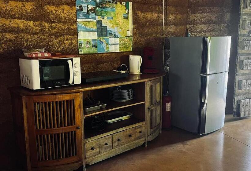 پانسیون Cheratof