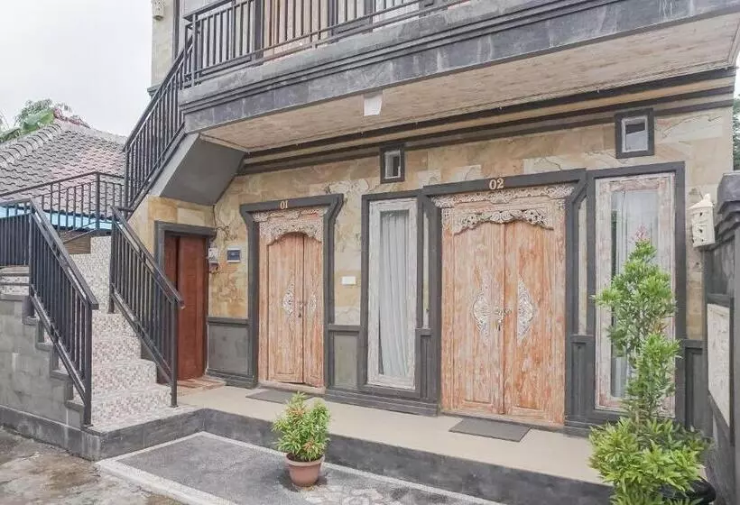 ペンション Giri Krisna Guest House