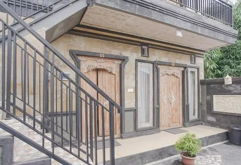 ペンション Giri Krisna Guest House