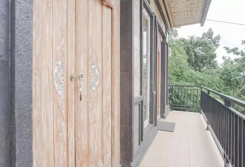 ペンション Giri Krisna Guest House