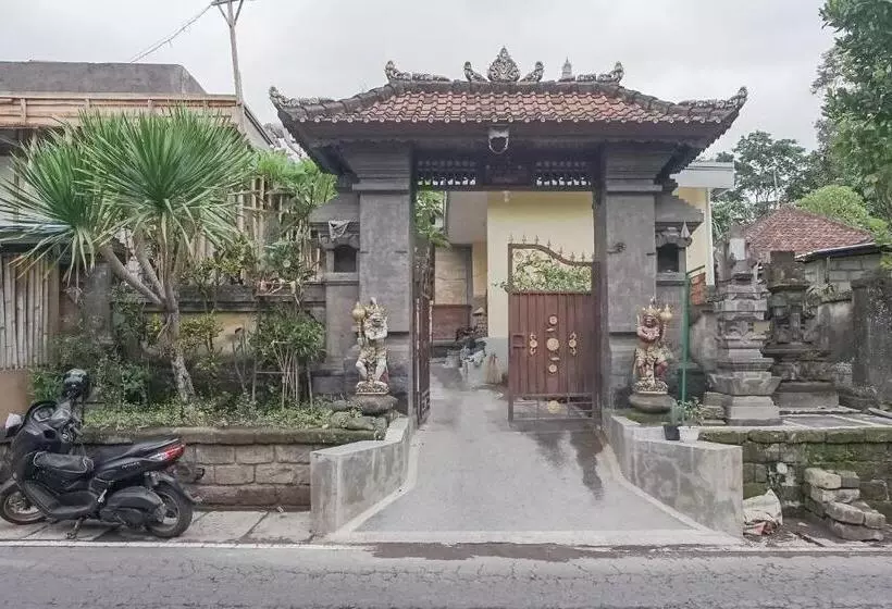 ペンション Giri Krisna Guest House