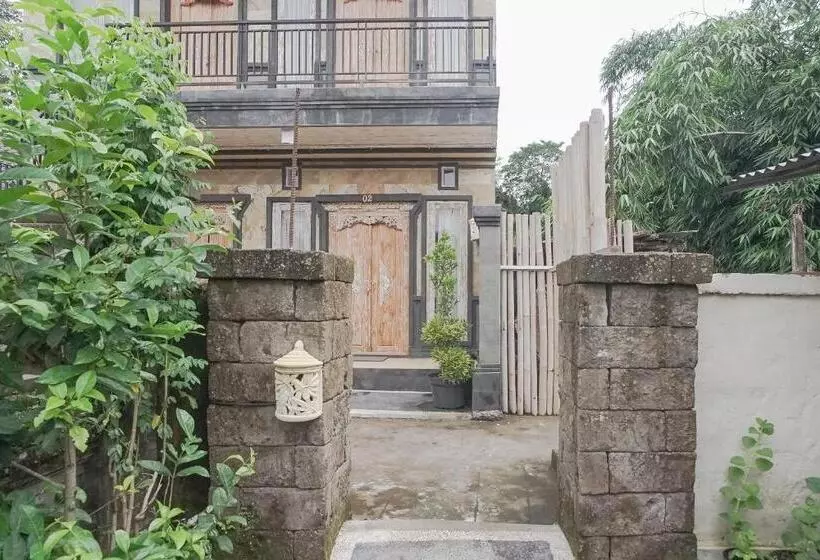ペンション Giri Krisna Guest House