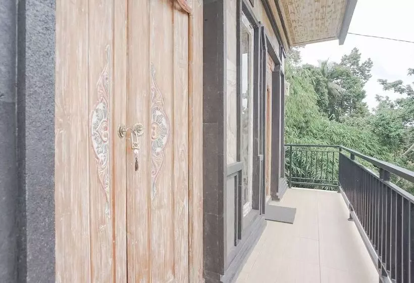 ペンション Giri Krisna Guest House