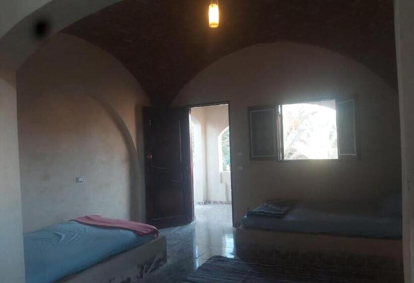 پانسیون Oum House