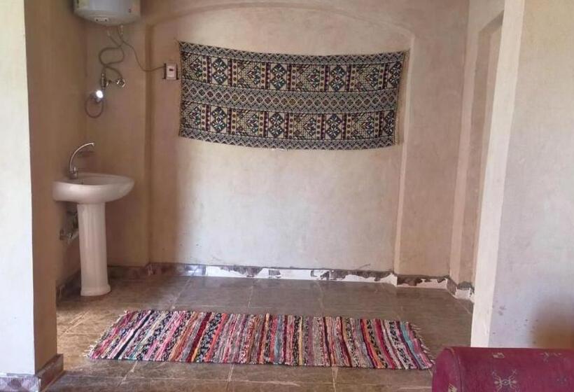 پانسیون Oum House