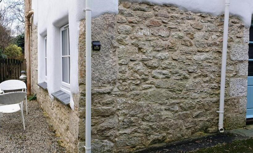 פנסיון Primrose Cottage