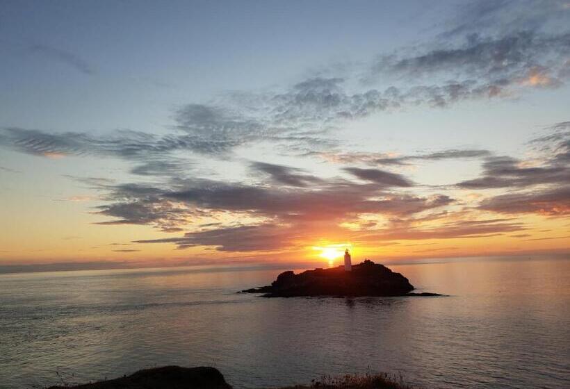 פנסיון Primrose Cottage