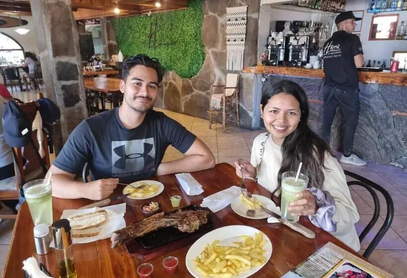 ユースホステル Harris Hotel Y Restaurante