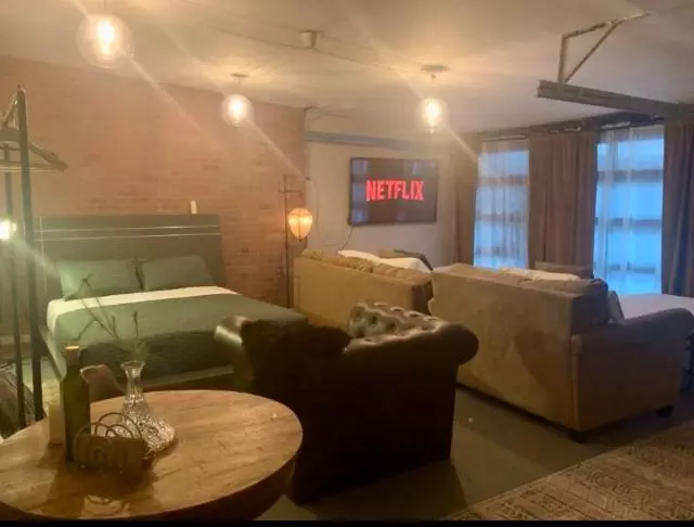تختخواب و صبحانه Brick City Villa
