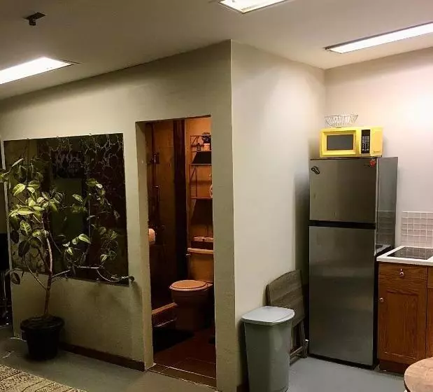 تختخواب و صبحانه Brick City Villa