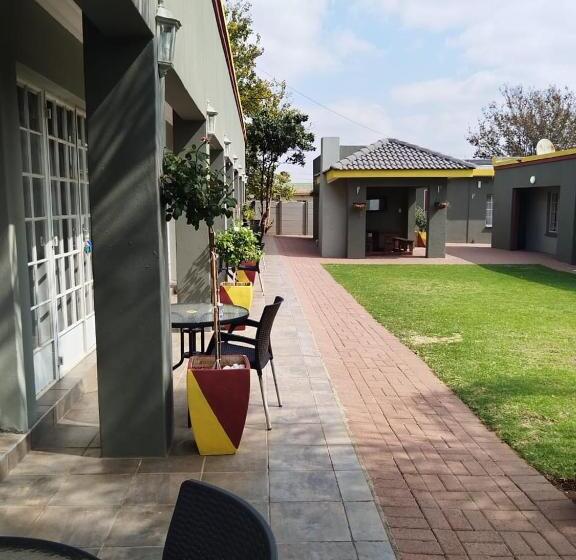 تختخواب و صبحانه Letsema Guest House Klerksdorp